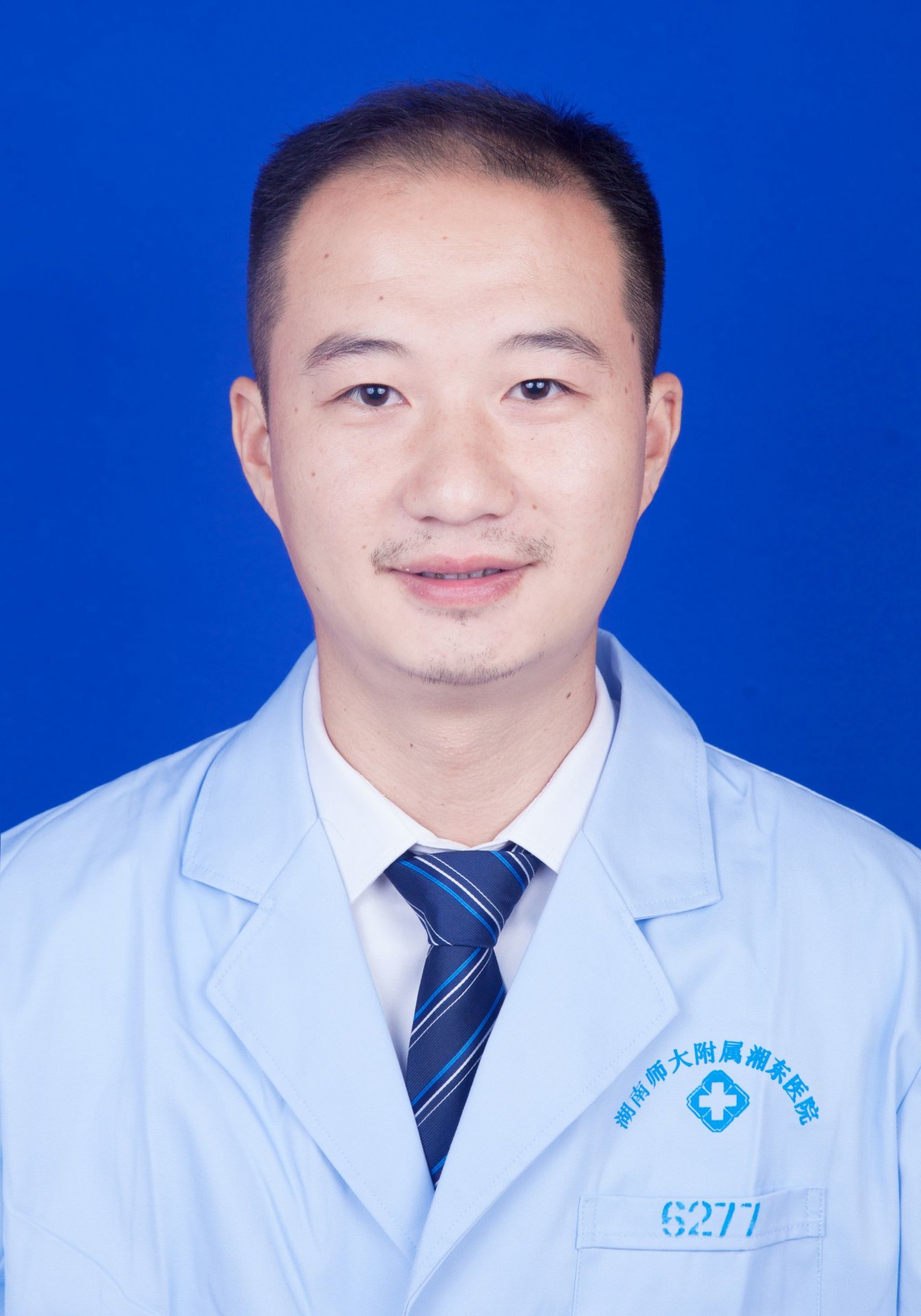 呼吸专科护士2人